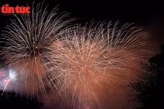 Hanoi dará la bienvenida al Tet 2026 con 34 espectáculos de fuegos artificiales distribuidos por todos los distritos, pueblos y comunas, desde la medianoche hasta las 0:15 de la víspera de Año Nuevo. (Foto: VNA)