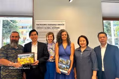 La delegación de la provincia de Lang Son se reúne con la Junta de Gestión del Geoparque Mundial de la UNESCO Chelmos-Vouraikos. Foto: Embajada de Vietnam en Grecia/VNA