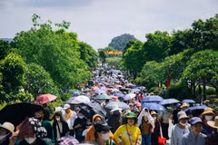 Turistas acudieron en masa a venerar las reliquias de Buda en la Pagoda Tam Chuc en mayo de 2025. (Foto ilustrativa: Vietnam+)