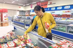 Los alimentos vietnamitas son cada vez más variados en tipos y presentación, respondiendo a las necesidades de los consumidores nacionales. (Foto: VNA)