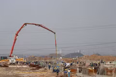 Trabajos intensivos en la construcción de infraestructuras del proyecto Vinmetal Ha Tinh. (Foto: VNA)
