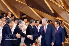 El secretario general del Partido Comunista de Vietnam y presidente de la República, To Lam, y los delegados en la cita. (Foto: VNA)