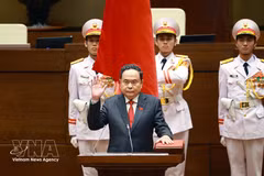 El presidente de la Asamblea Nacional de la XVI legislatura, Tran Thanh Man, prestó juramento. (Foto: VNA)