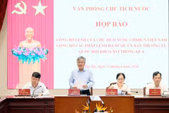 El viceministro de la Oficina del Presidente Can Dinh Tai preside la rueda de prensa (Foto: VNA)