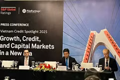 La conferencia de prensa "Enfoque de Crédito de Vietnam 2025" fue organizada conjuntamente por S&P Global Ratings y FiinRatings el 27 de febrero. (Foto: Vietnam+)