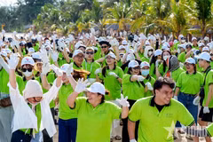 Un grupo de turistas MICE participa en actividades de integración organizadas por la empresa Vietluxtour. Foto: qdnd.vn