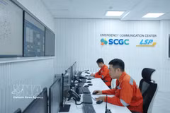 Centro de monitoreo y coordinación de respuesta a emergencias en funcionamiento continuo las 24 horas del día en el complejo petroquímico Long Son, de la empresa Long Son Petrochemicals, en Ciudad Ho Chi Minh. (Foto: VNA)