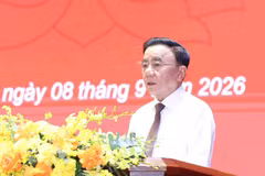 Tran Cam Tu, miembro del Buró Político y permanente del Secretariado del Comité Central del Partido Comunista de Vietnam, habla en el evento. (Foto: VNA)