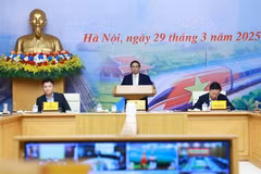 El primer ministro Pham Minh Chinh preside una reunión para acelerar progreso de proyectos de carreteras. (Foto: VNA)