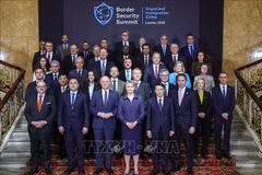 Los delegados a la Conferencia se tomaron fotografías de recuerdo en Lancaster House en Londres (Foto: VNA)