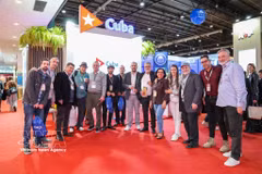 La ceremonia de lanzamiento de la revista PRISMA se lleva a cabo en el stand cubano, en el marco de FIT América Latina. (Foto: VNA)