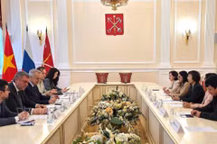 Panorama de la reunión entre la VNA y el Comité de Relaciones Exteriores de San Petersburgo. (Foto: VNA)