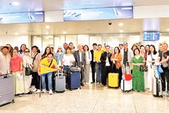La totalidad de los turistas vietnamitas de Vietravel procedentes de Oriente Medio arribó sin contratiempos al Aeropuerto Internacional de Noi Bai, en Hanoi, la tarde del 4 de marzo. (Foto: nhandan.vn)