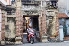 El barrio residencial de Trang Liet aún conserva la antigua puerta de la aldea. Foto: baobacninhtv.vn