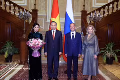 El secretario general del Partido Comunista y presidente de Vietnam, To Lam, y su esposa, junto al presidente de Rusia Unida y vicepresidente del Consejo de Seguridad de la Federación de Rusia, Dmitry Medvedev, y su esposa. (Foto: VNA)