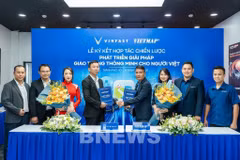 VinFast y Vietmap firman un memorando de entendimiento sobre cooperación estratégica. (Foto: VNA)