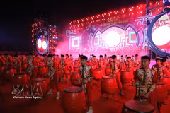Actuación de tambores con motivo de la inauguración del Festival del Templo Tran 2025. (Foto: VNA)