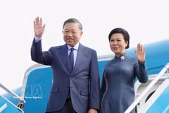 El secretario general del Partido Comunista de Vietnam y presidente del Estado, To Lam, acompañado de su esposa, Ngo Phuong Ly, parte de Hanoi para realizar visitas a Rusia y Francia. Foto: VNA