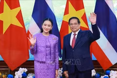 El primer ministro de Vietnam, Pham Minh Chinh, y su homóloga tailandesa, Paetongtarn Shinawatra. (Foto: VNA)