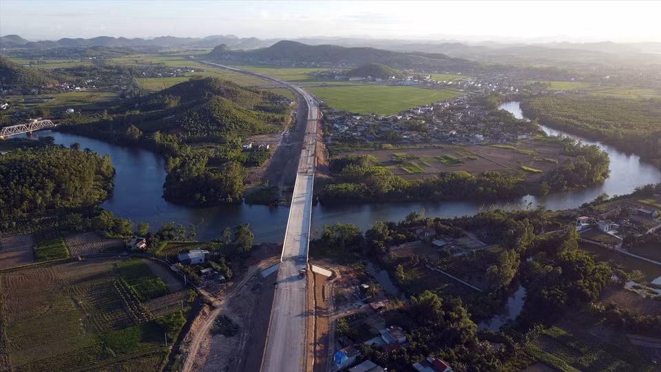 Un tramo de la autopista Nghi Son - Dien Chau que pasa por la ciudad de Hoang Mai, en la provincia de Nghe An. (Fuente: VNA)