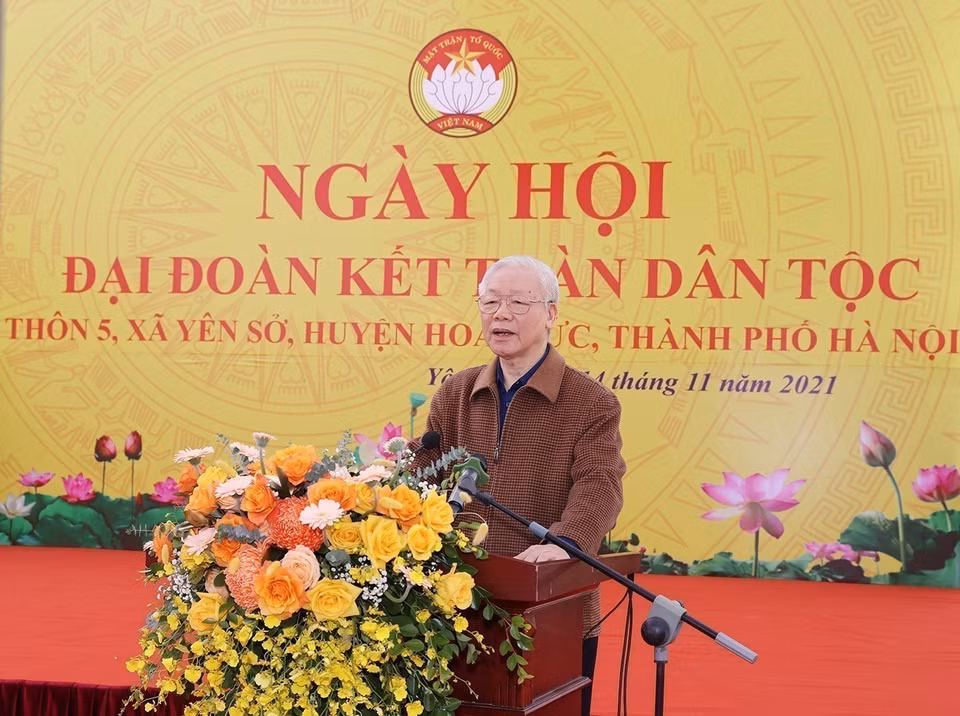 El secretario general del PCV, Nguyen Phu Trong, interviene en la fiesta de gran unidad nacional en la comuna de Yen So, distrito de Hoai Duc, Hanoi, el 14 de noviembre de 2021. (Foto: VNA)