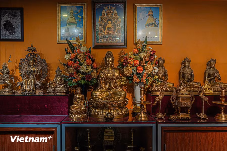 Estatuas de bronce de Buda y Bodhisattva. (Foto: VNA)