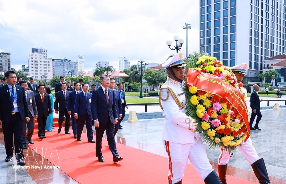 vnanet_potal-thu-tuong-le-minh-hung-dat-hoa-tai-dai-huu-nghi-campuchia-viet-nam-9076693.jpg