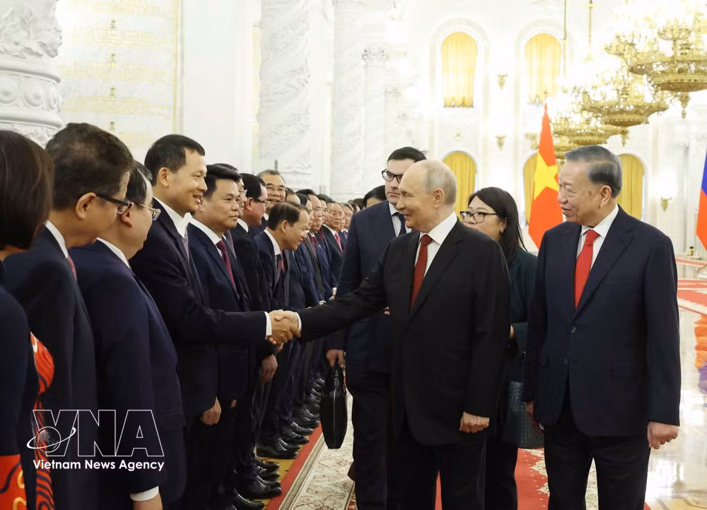 vnanet_potal-tong-thong-nga-putin-chu-tri-le-don-tong-bi-thu-chu-tich-nuoc-to-lam-cung-phu-nhan-9014008.jpg