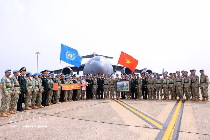 Los oficiales y soldados vietnamitas antes de partir hacia Sudán del Sur. (Foto: VNA)