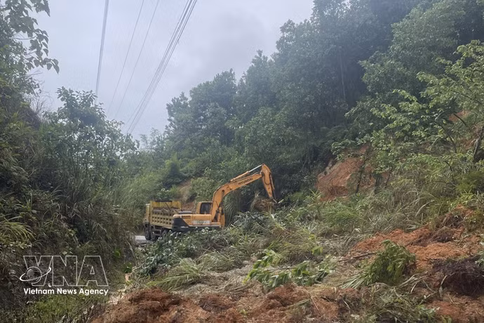 Un deslizamiento de tierra en una carretera rural en la provincia montañosa de Thanh Hoa. (Foto: VNA)