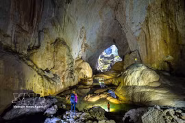 El vasto interior de la cueva Son Doong. (Foto: VNA)