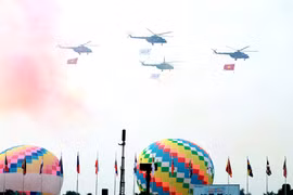 Un espectáculo de aviones en el ensayo para la inauguración de la Exposición Internacional de Defensa de Vietnam 2024. (Foto: Ministerio de Defensa)