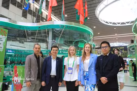 La delegación de la empresa TASCO (Fuente. VNA)