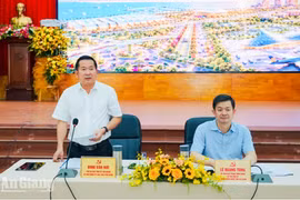 El subsecretario del Comité del Partido de An Giang y secretario del Comité del Partido de la zona especial de Phu Quoc, Dinh Van Noi, pronuncia un discurso. (Foto: baoangiang.com) 