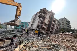 Los edificios colapsos por el terremoto en Mandalay, Myanmar. (Fuente: Xinhua/VNA) 