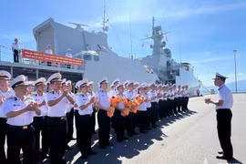 La ceremonia de despedida al buque 016 - Quang Trung (Fuente: qdnd.vn) 