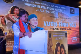 Kailash Vijayvargiya, ministro de Asuntos Parlamentarios del estado de Madhya Pradesh, pronuncia su discurso. (Foto: VNA) 