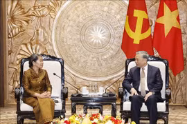 El secretario general del Partido Comunista de Vietnam (PCV), To Lam, y la vicepresidenta del Partido Popular de Camboya (CPP), Men Sam An. (Fuente: VNA)