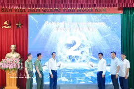 Delegados realizan la ceremonia de lanzamiento oficial del sistema en la comuna de Dong Tien. (Foto: VNA)