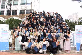 Estudiantes vietnamitas en Corea del Sur participan en el concurso "Escribiendo sobre la vida para estudiantes vietnamitas en Corea del Sur". (Foto: VNA)