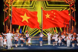 El programa artístico Vietnam - China (Foto: VNA)