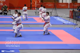 Atletas vietnamitas participan en la prueba de kata en los Juegos Asiáticos de 2026. (Foto: VNA)