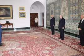 El embajador Vu Duy Long presenta sus cartas credenciales al presidente Abdelmadjid Tebboune (Foto: VNA)