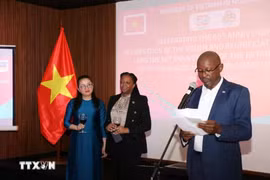 José António Alberto Matsinhe, director de la Dirección de Asia y Oceanía del Ministerio de Asuntos Exteriores y Cooperación de Mozambique, pronuncia su discurso. (Fuente. VNA) 