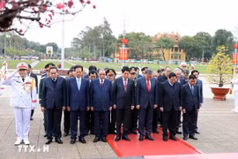 Rinden homenaje al Presidente Ho Chi Minh con motivo de fundación del PCV 