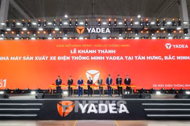En la ceremonia de inauguración de la fábrica (Fuente: VNA)