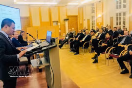 El embajador de Vietnam en Austria, Vu Le Thai Hoang, pronuncia un discurso (Foto: VNA)