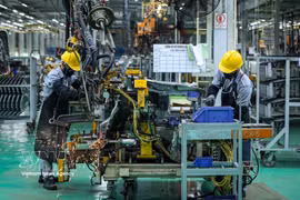 El grupo THACO invierte y aplica numerosas tecnologías y maquinaria avanzadas para mejorar la productividad y la calidad de sus productos automotrices. (Foto: VNA) 