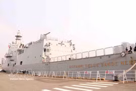 El buque ITS Giovanni delle Bande Nere de la Armada italiana ariba a Ciudad Ho Chi Minh (Foto: VNA)
