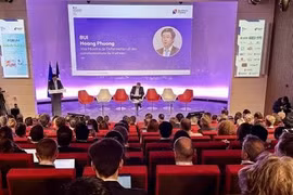 El viceministro Bui Hoang Phuong pronuncia un discurso en el Foro Empresarial del Sudeste Asiático, organizado por el Ministerio de Comercio de Francia. (Fuente: VNA)